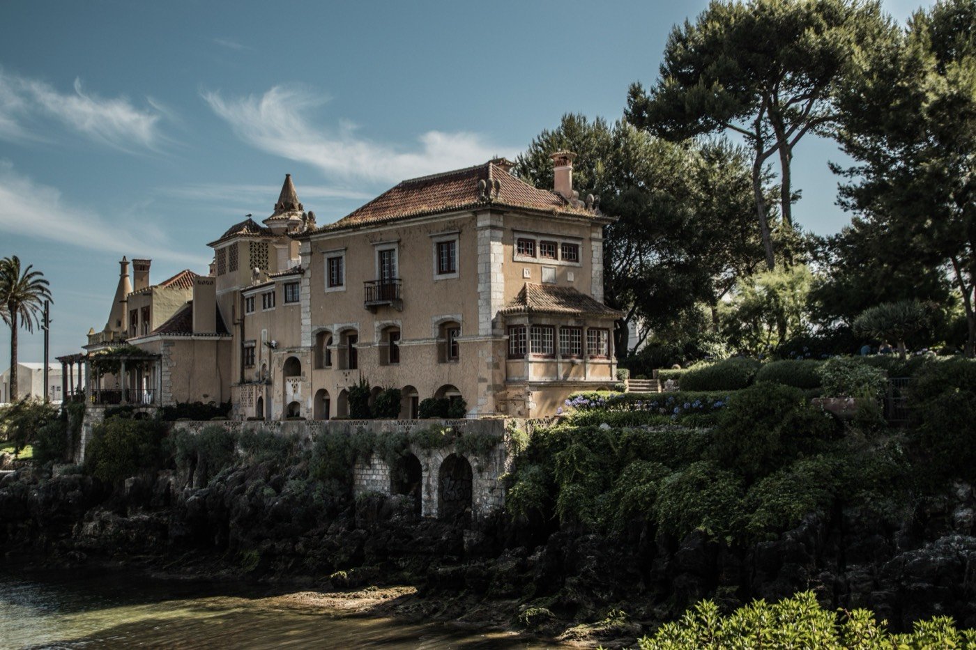 Cascais, where the schools and the seafront are